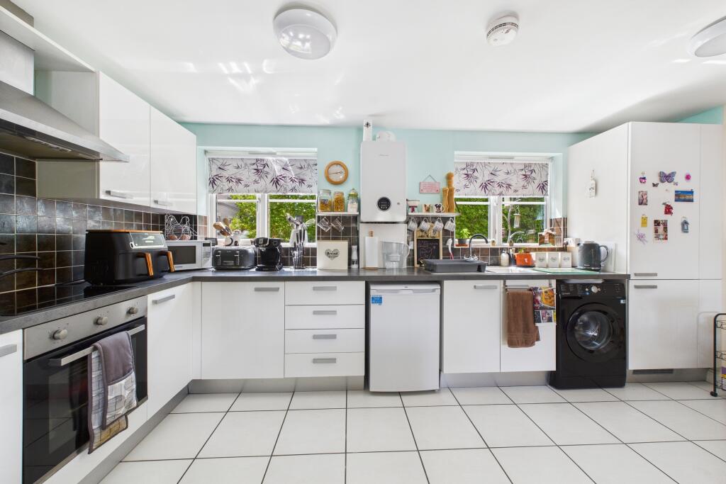 CAM05454G0-PR0020-STILL002