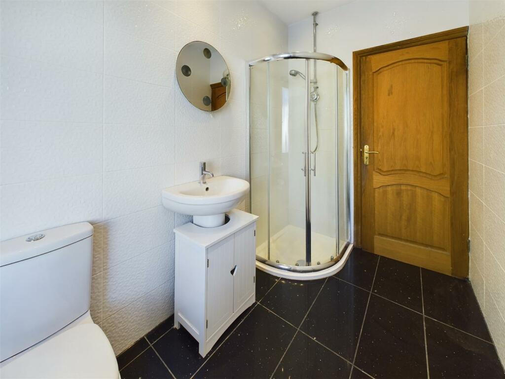 9 Henver Road Shower Room