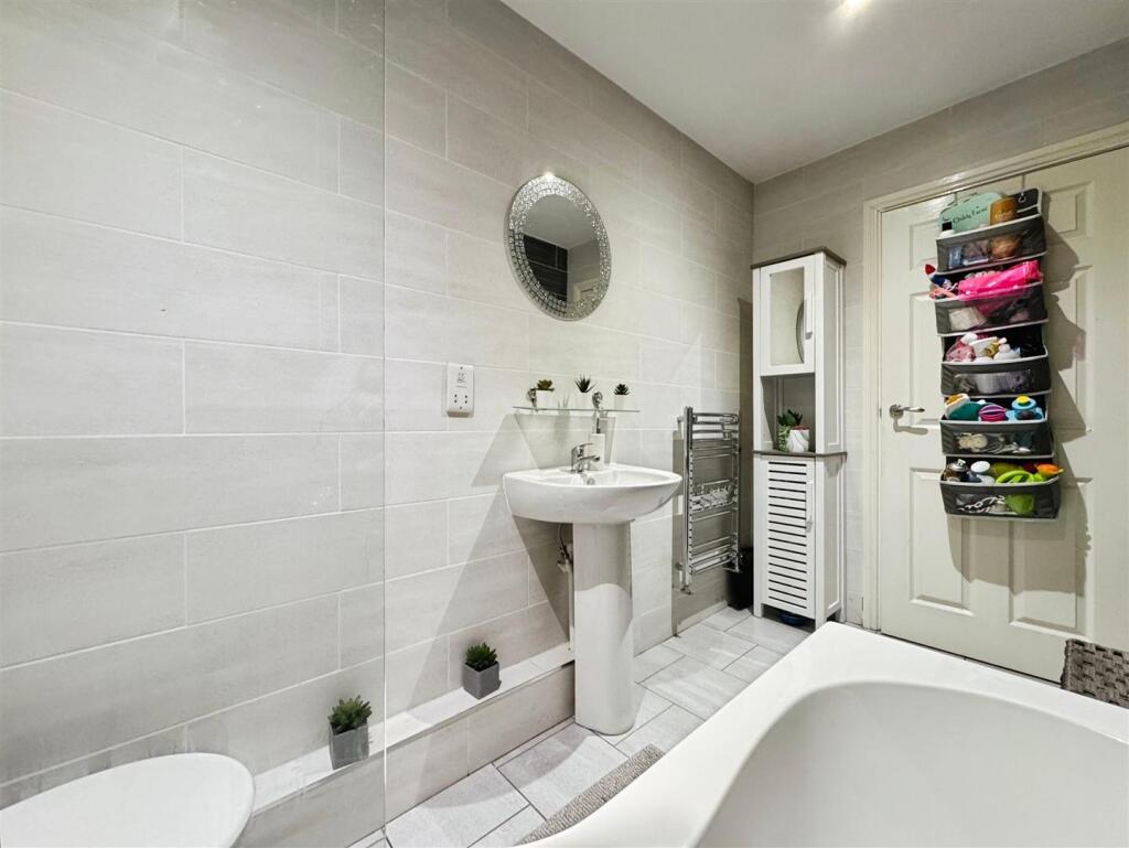 1984e05f--4F91-8EC7-44F6958D2BF4-39662-0000193B527