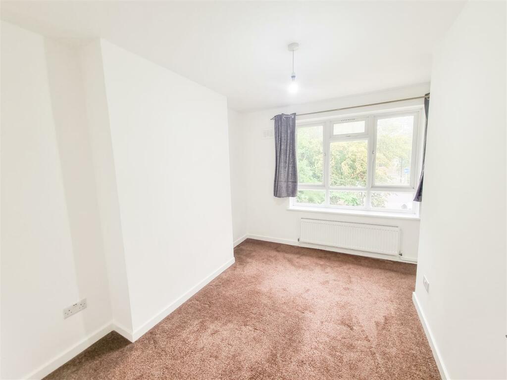 Bedroom pic 1.jpg