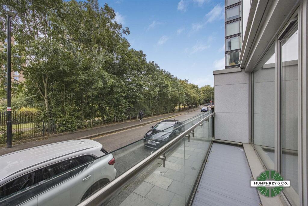 Flat 7  Merlin Heights  Waterside Way -010.JPG