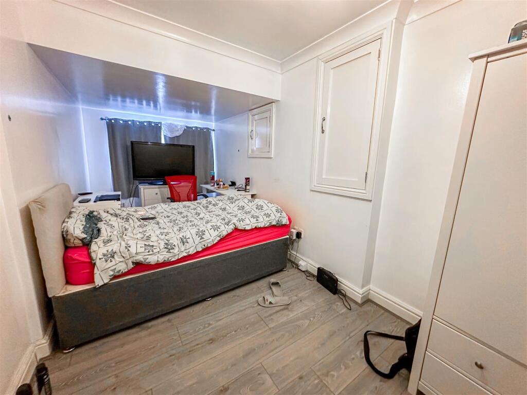 BEDROOM FIVE