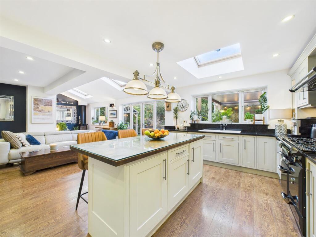 Fabulous Open Plan Living Kitchen