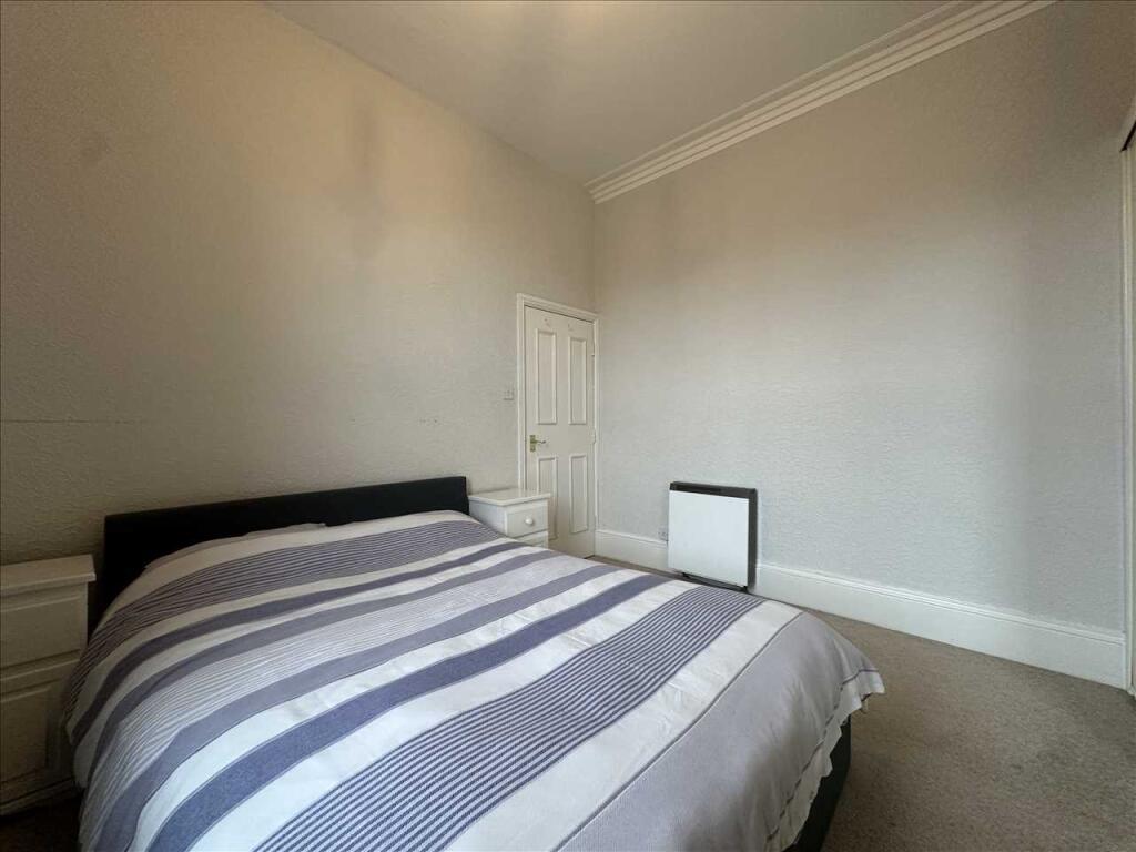 Bedroom (rear)