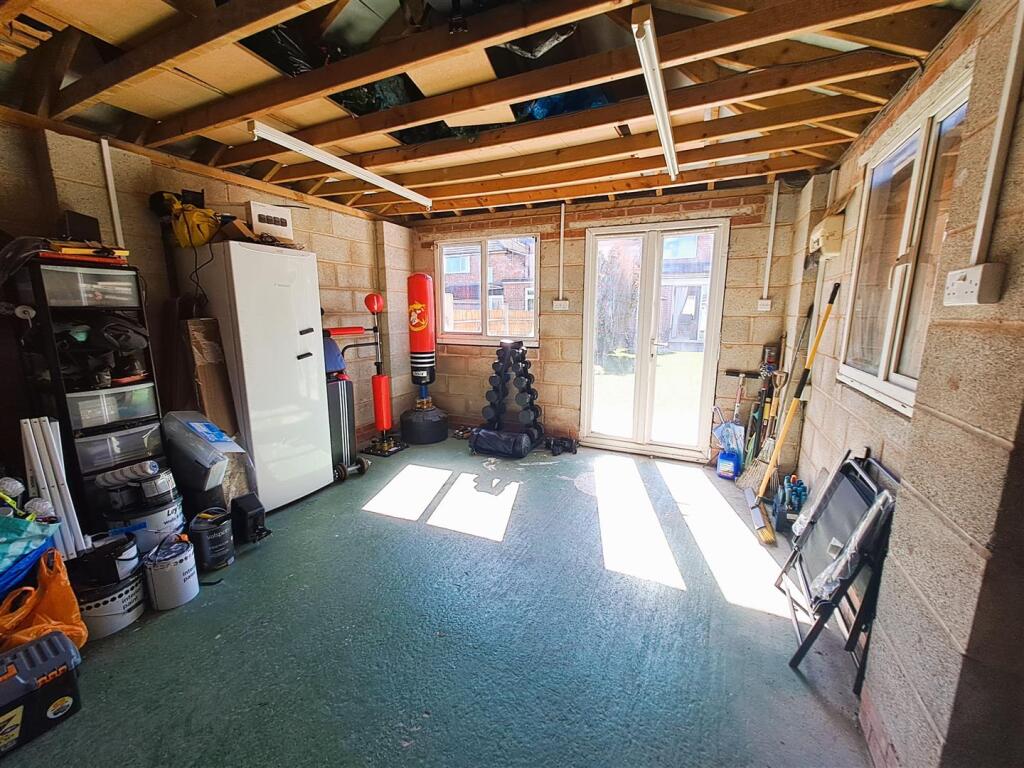 Rear Garage-Games Room