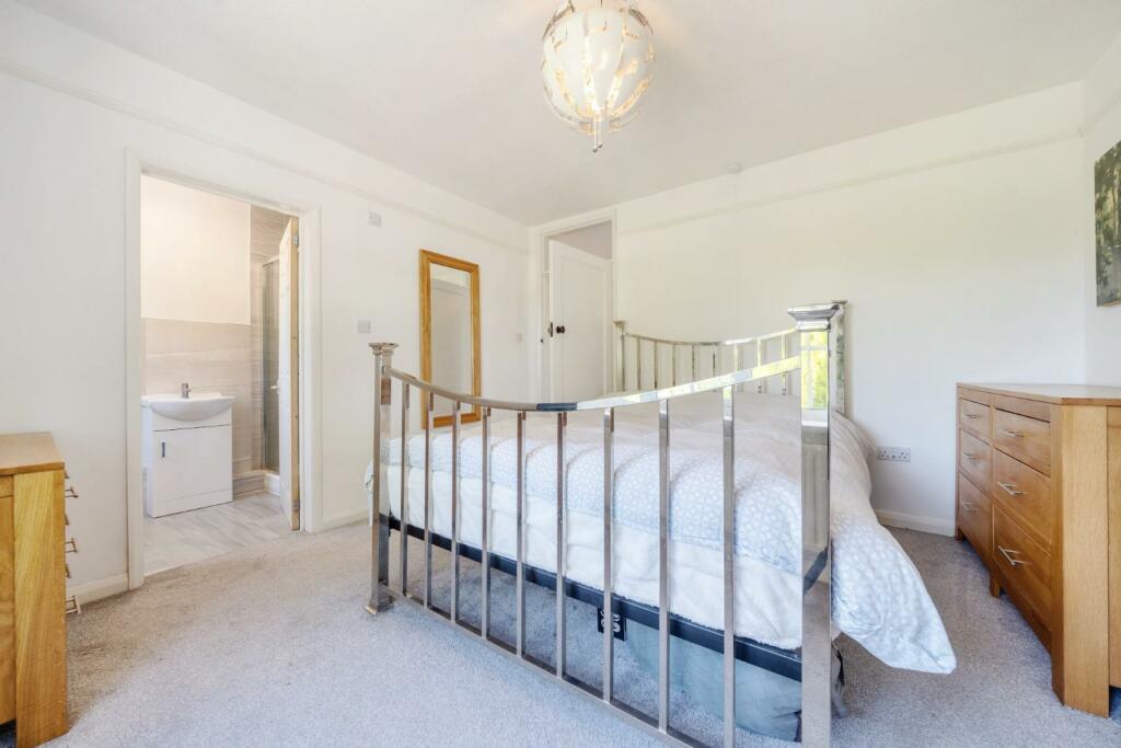 2nd view MASTER BEDROOM.jpg