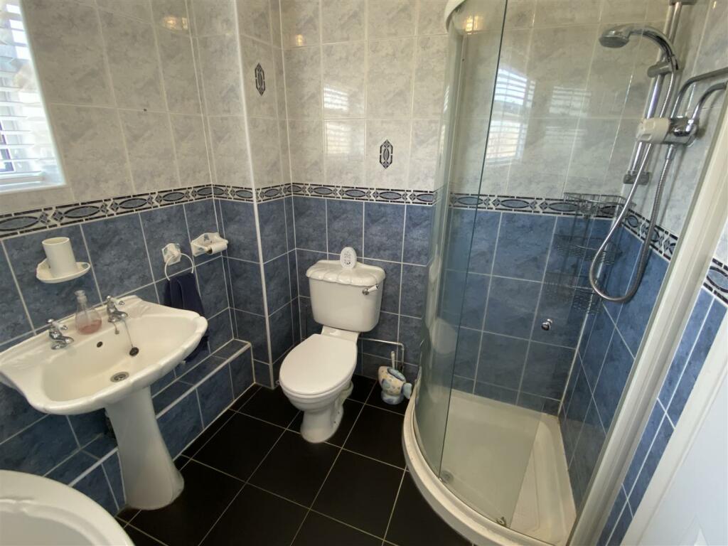 4 piece family bathroom