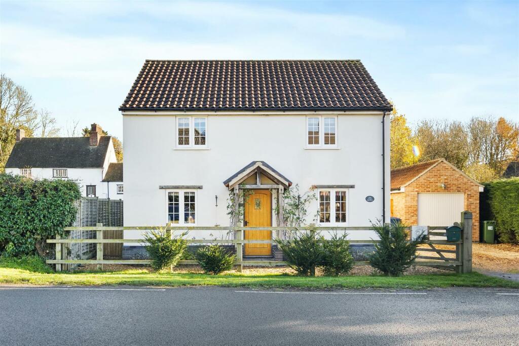 WhiteCottageWeb02.jpg