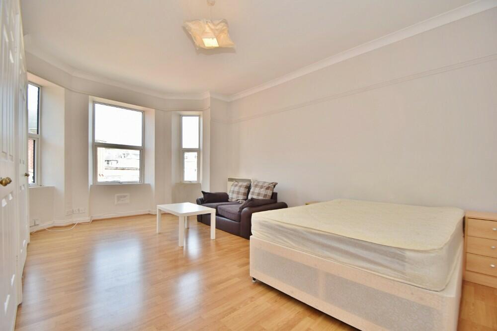 Living Area (Main)