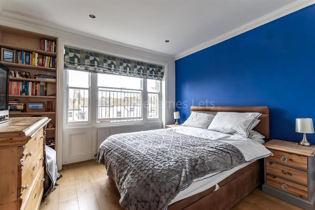 18575569 Bedroom One (1).jpg