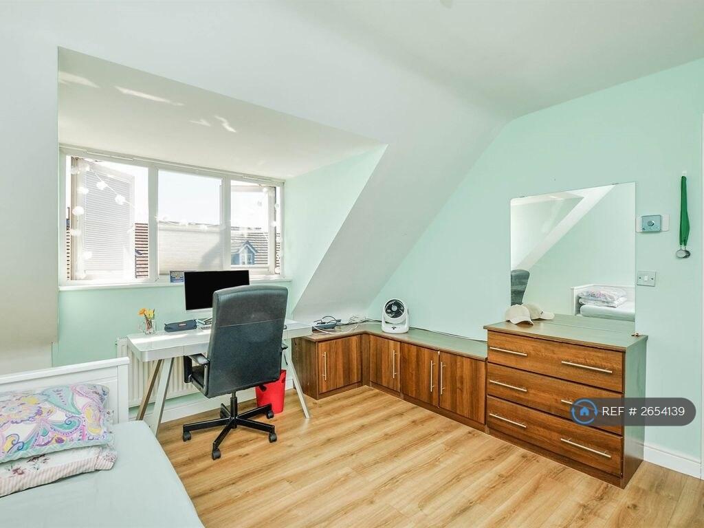 The Bedroom 4