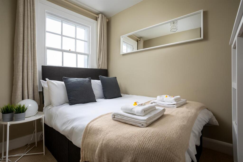 31 - Bibury cottage - GL52 6HG - L Web.jpg