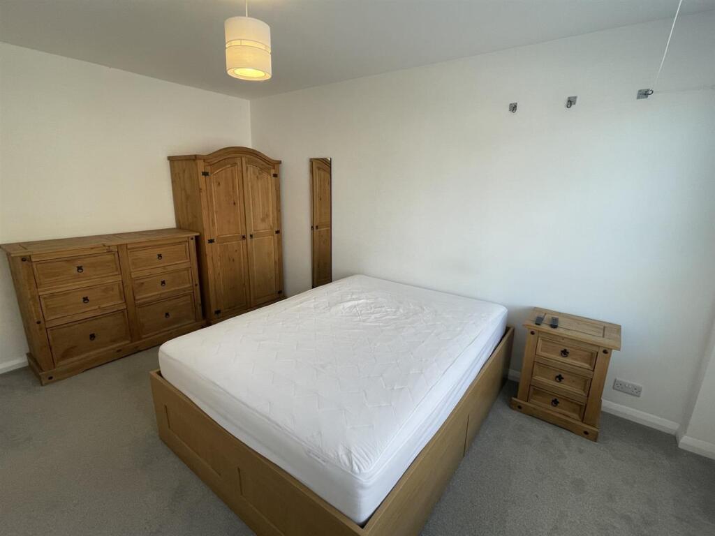 Bedroom 1.jpg