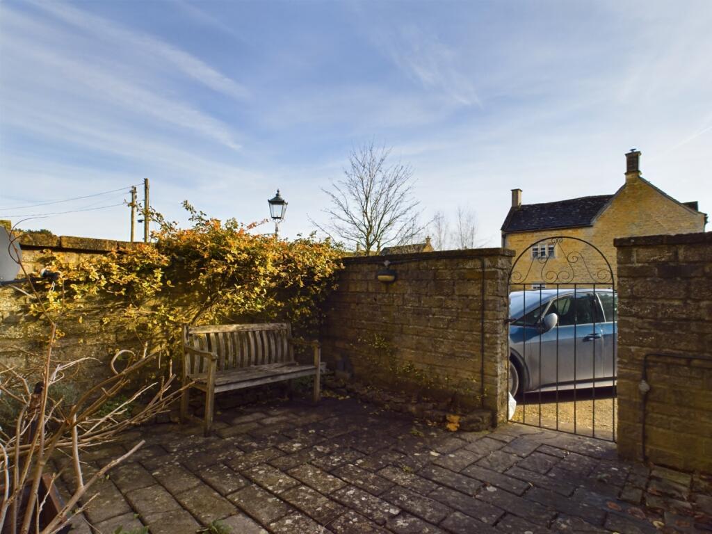 CAM01740G0-PR0337-STILL011