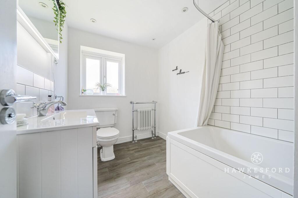Kingsborough Drive, Eastchurch - Bathroom