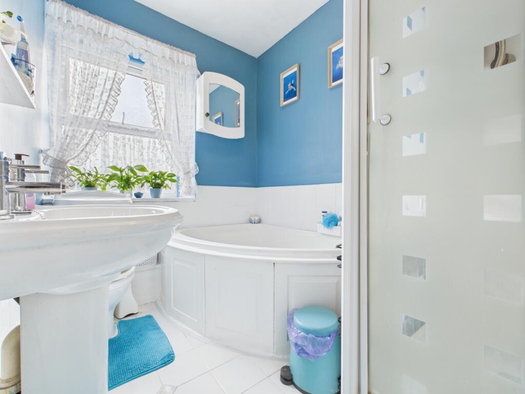 CAM03729G0-PR0107-STILL007