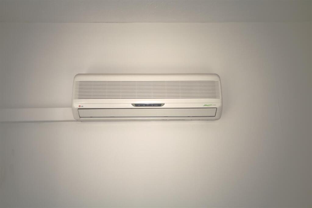 Bedroom 1c.JPG