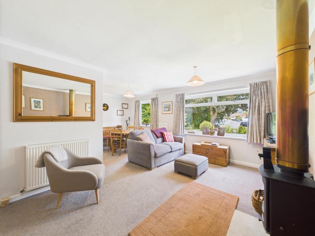 L-Shaped Lounge/Dining Room