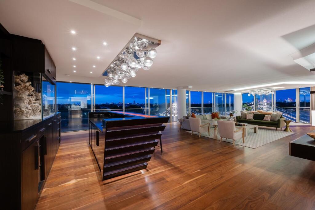 Apartment 64-66 Riverside One Hi-80.jpg