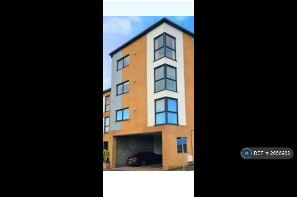 Stylist Open Plan Apartment With Sea Views