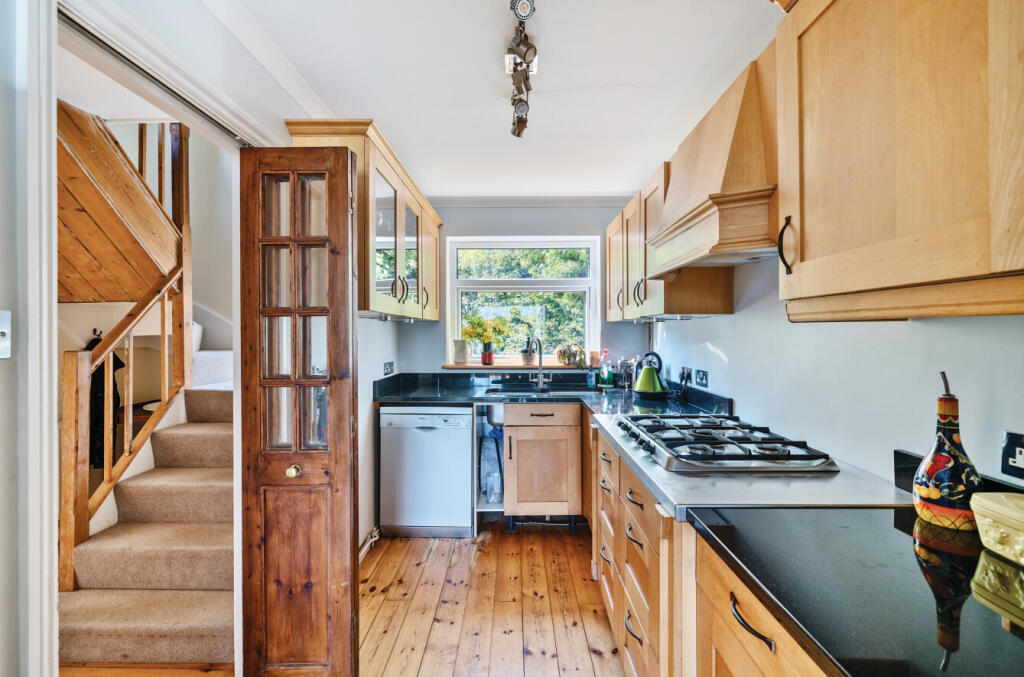 14-682381834d318-...