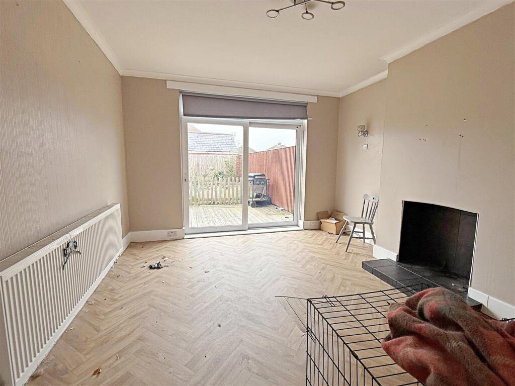 SITTING/DINING ROOM