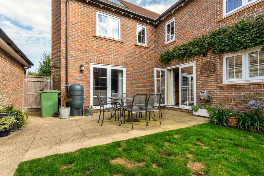Charlwood Drive-10.jpg