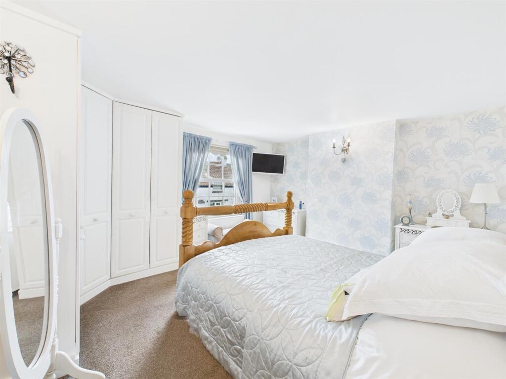 Bedroom: