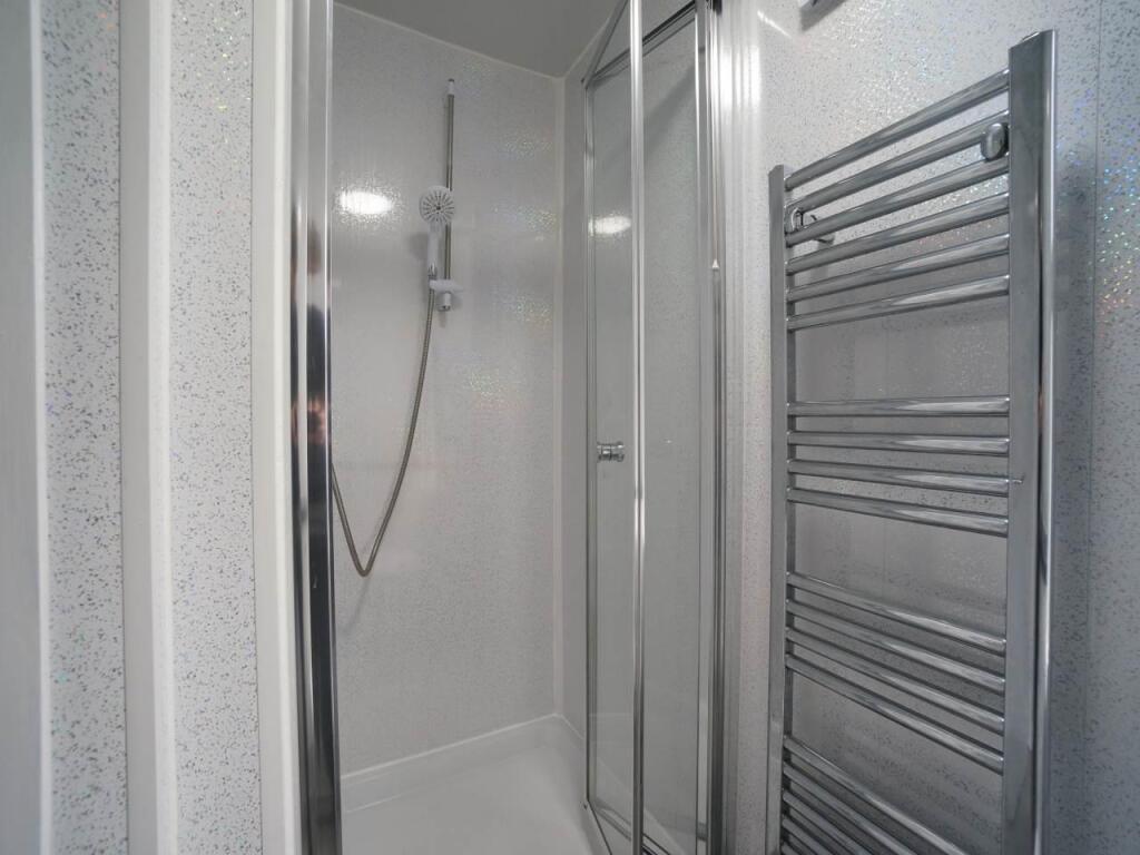 Bathroom 2.1.JPG