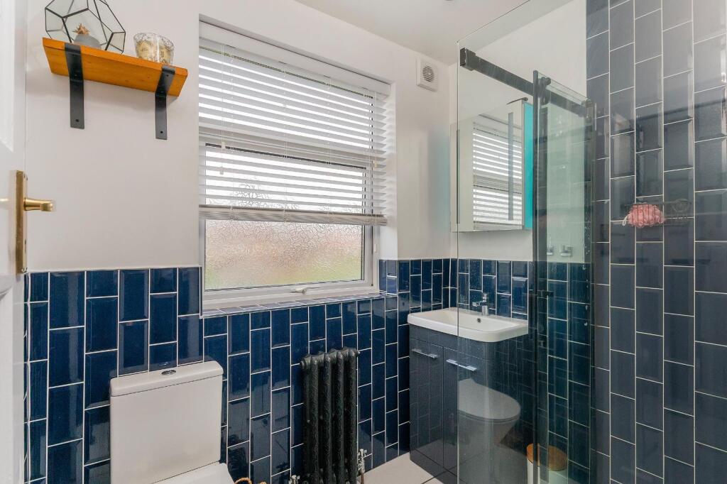 2S5RKE - Bathroom B.jpg