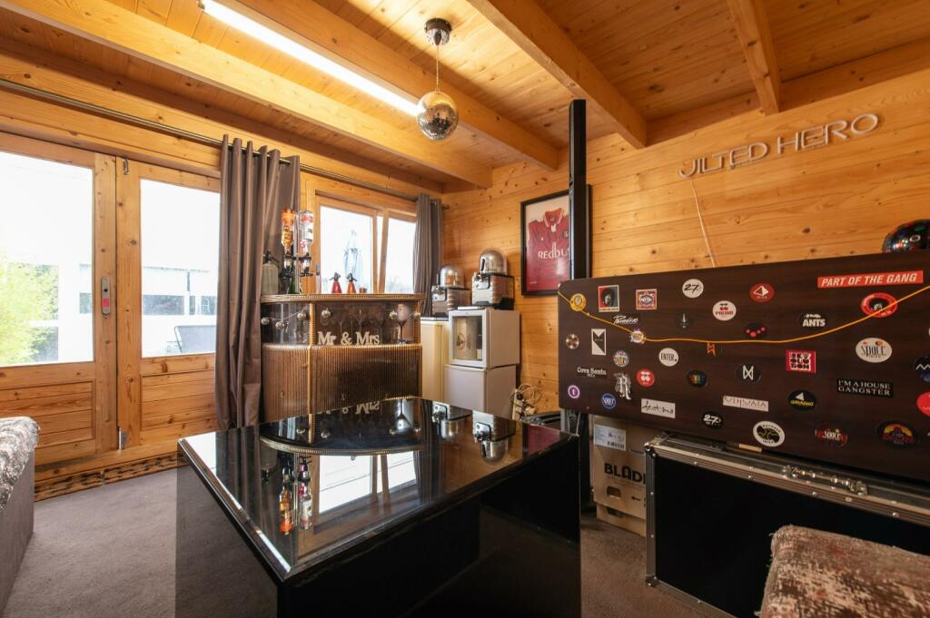 Summerhouse/Log Cabin