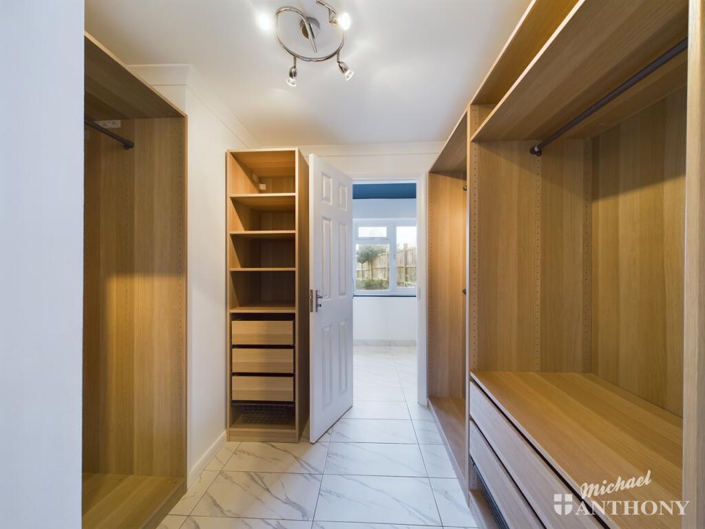 CAM02773G0-PR0237-STILL012