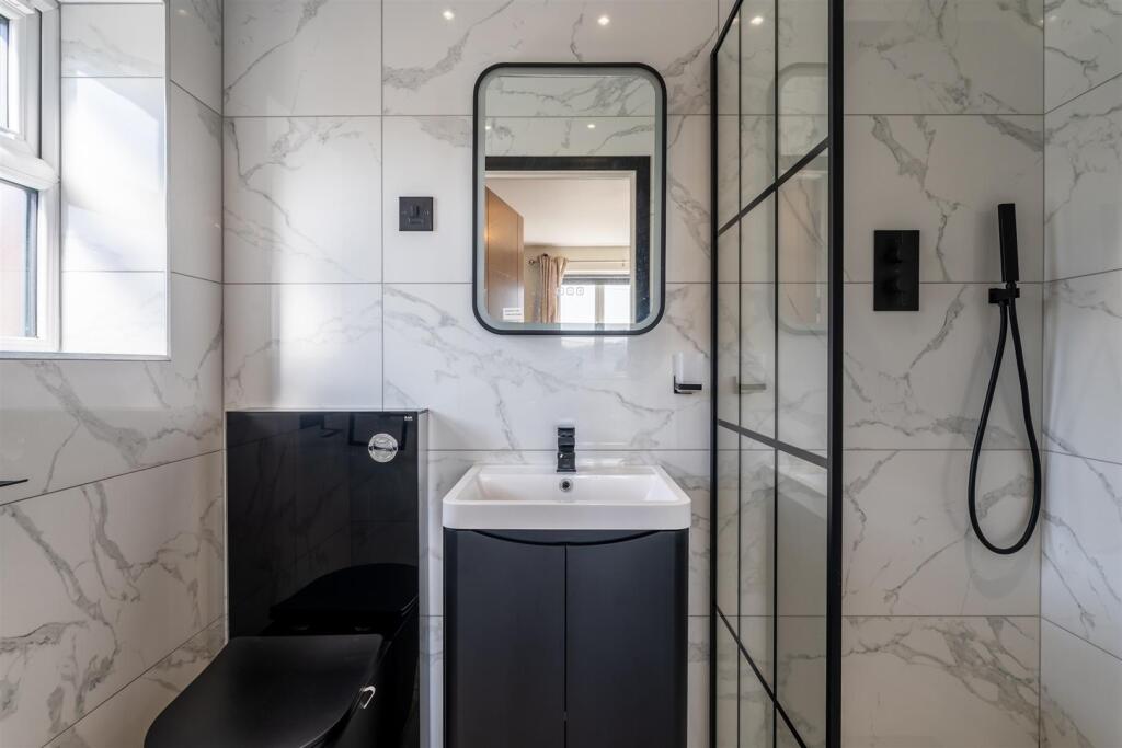 Master En-Suite Shower Room
