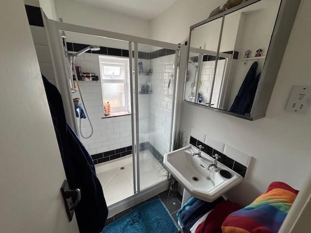 ensuite.jpg