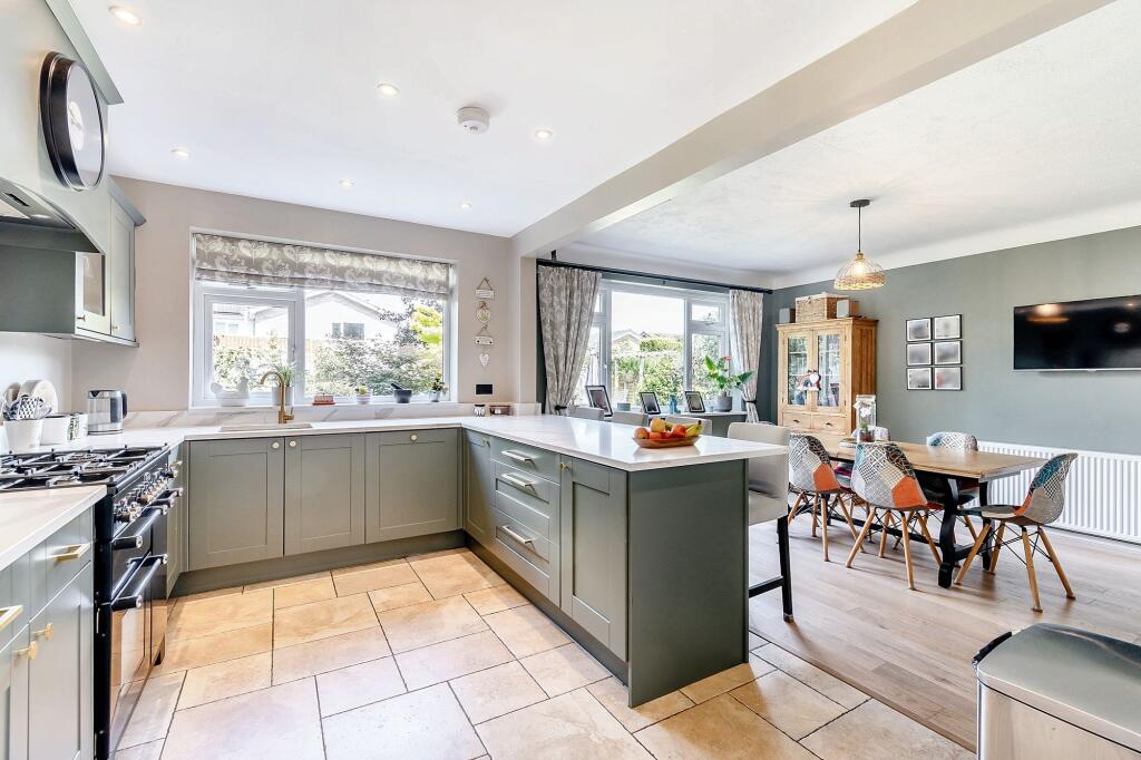 Kitchen / dining room