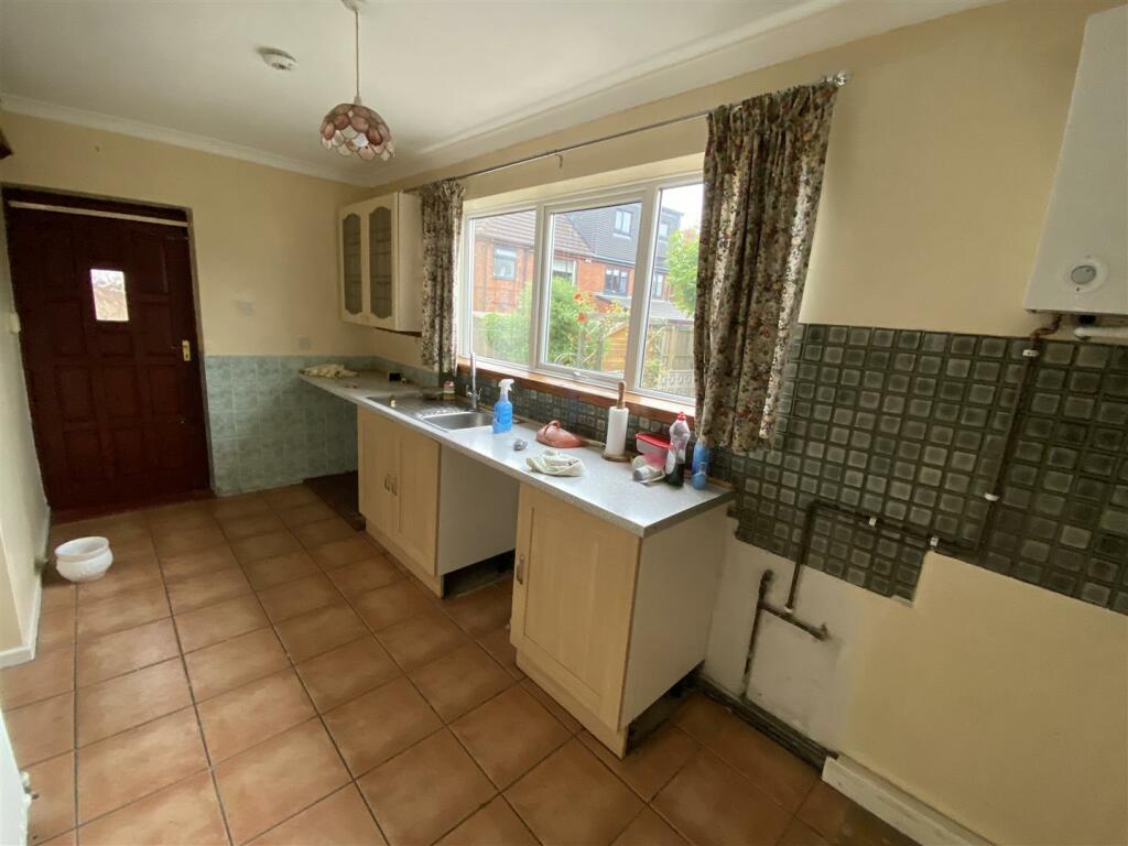 Kitchen:
