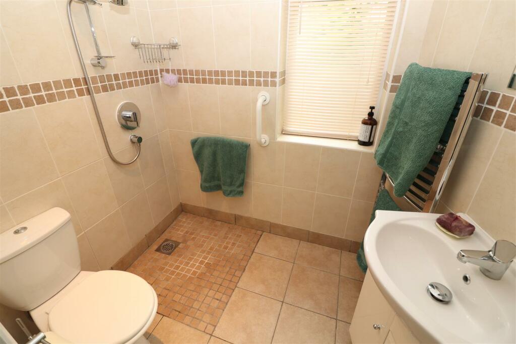 En-suite Shower Room / WC