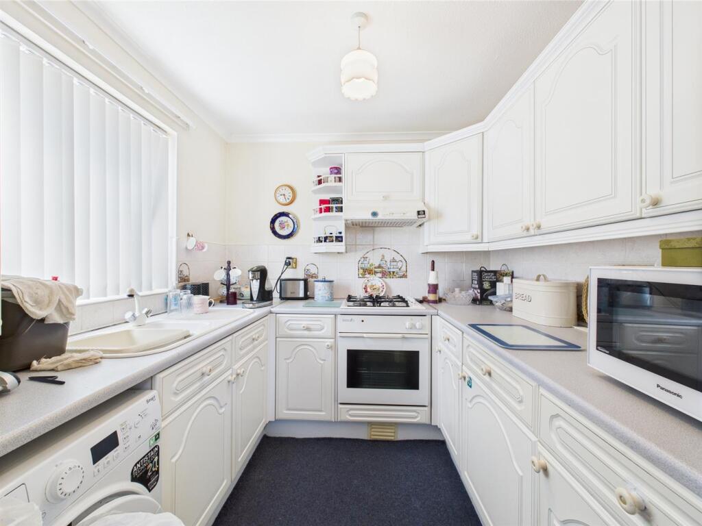 Kitchen: