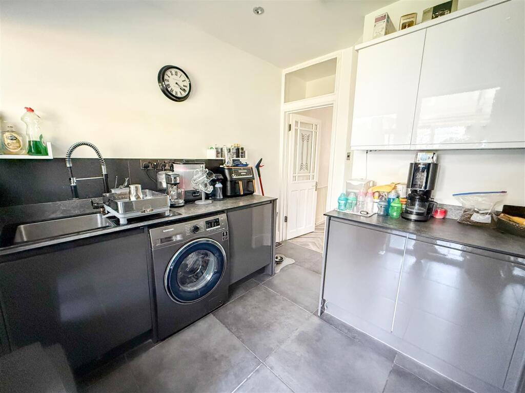 ALTERNATE VIEW OF KITCHEN