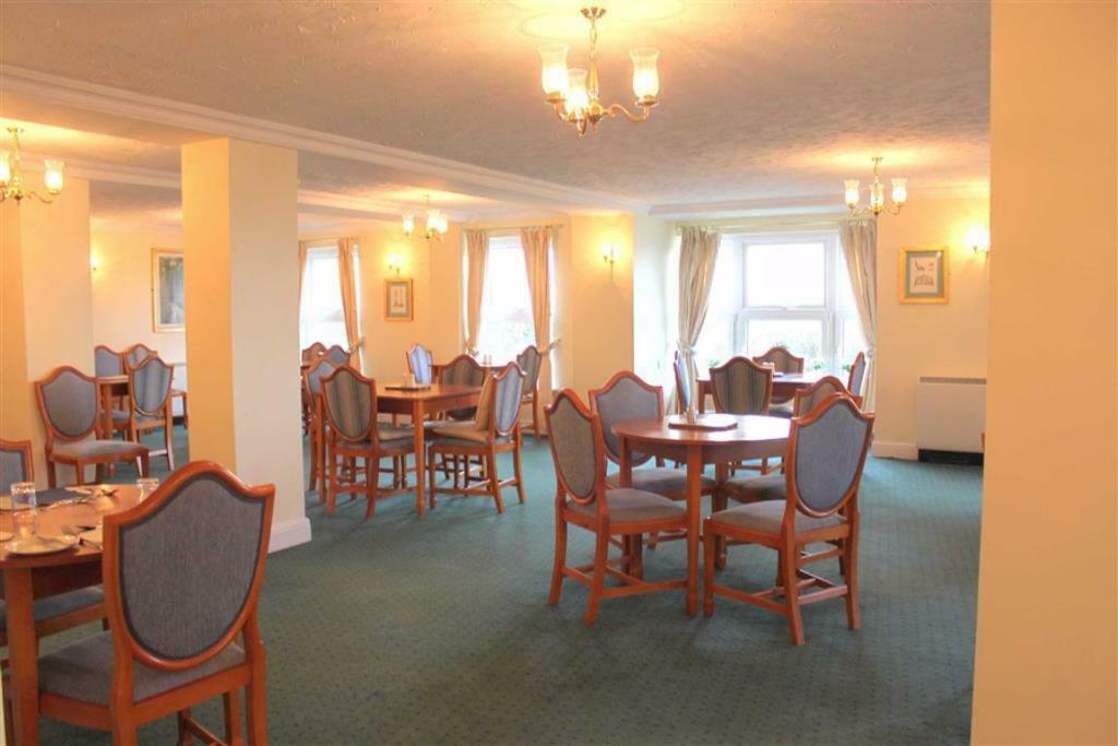 RESIDENTS DINING ROOM/ RESTAURANT
