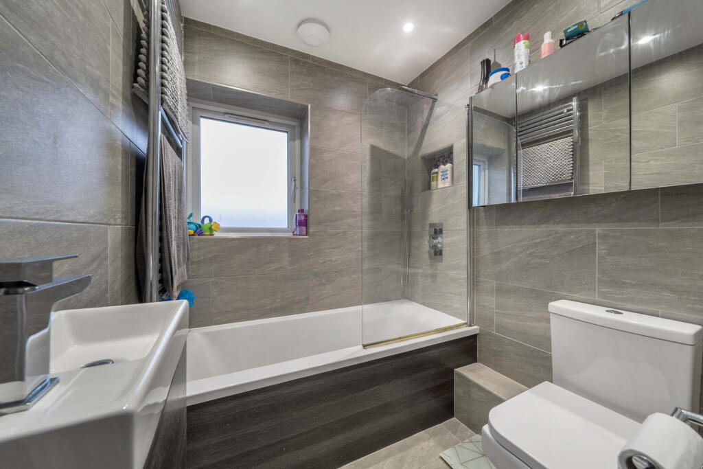 1384026-12-692470...