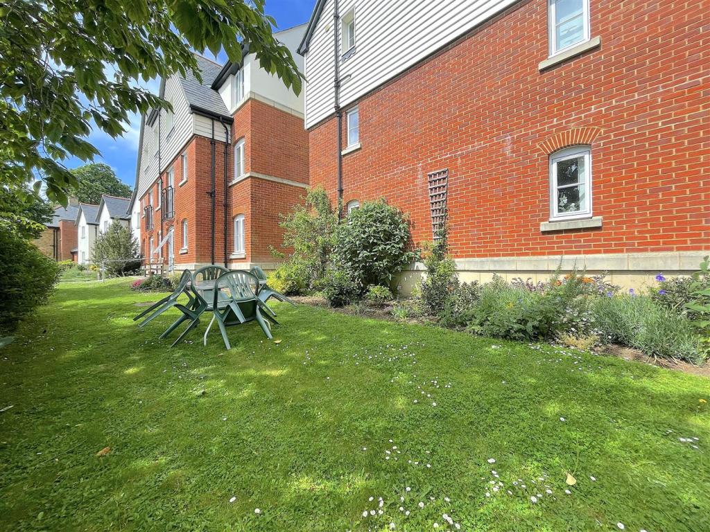 Communal garden (2).jpeg