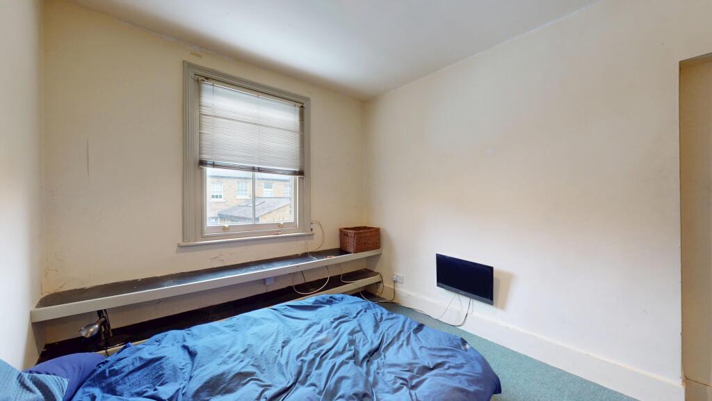 First Floor Flat rear, 24 Tournay Road, Fulham, London, SW6 7UF