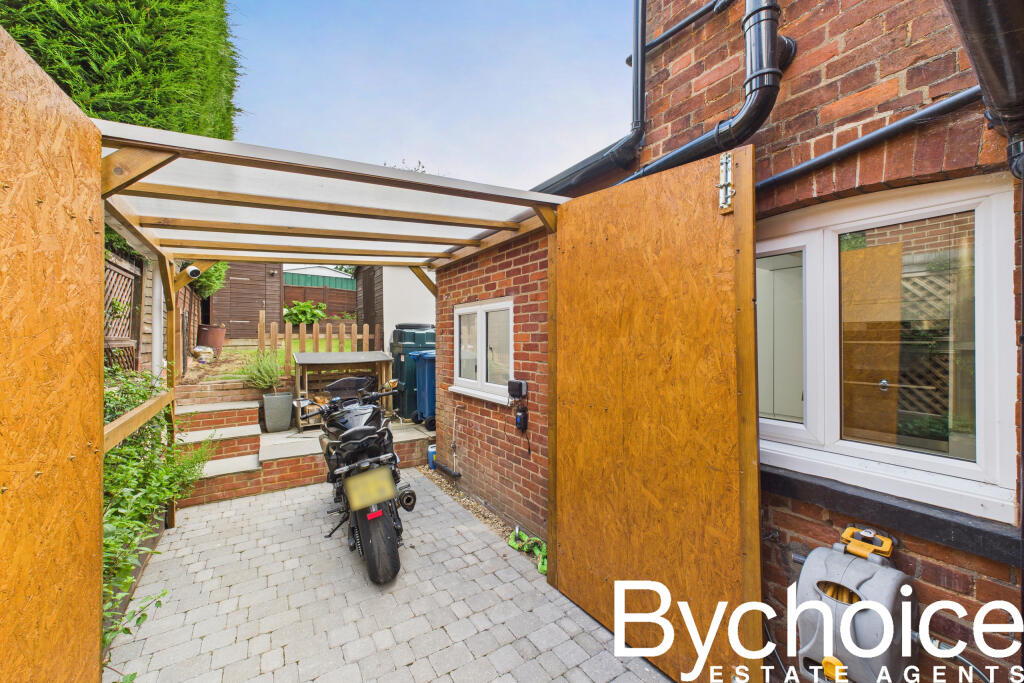 CAM05454G0-PR0022-STILL020