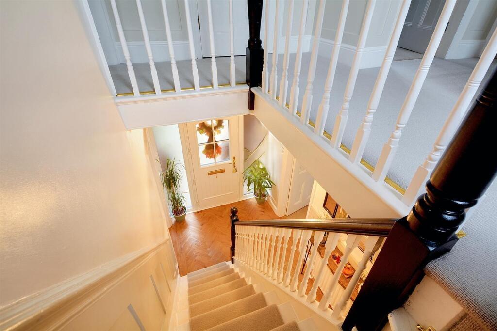 21 Mill Road Hall2.jpg