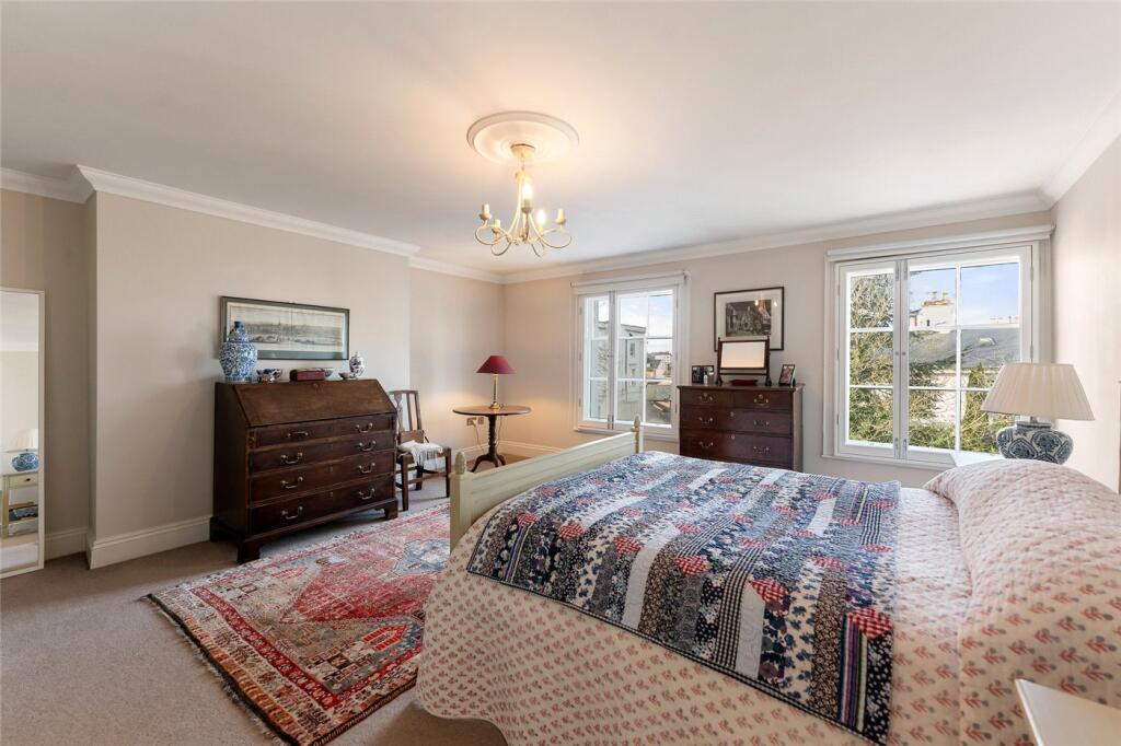 Guest Room To Square