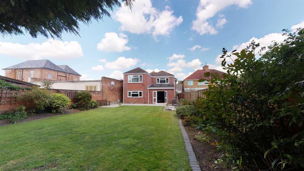 Original Rear Garden Pic.jpg