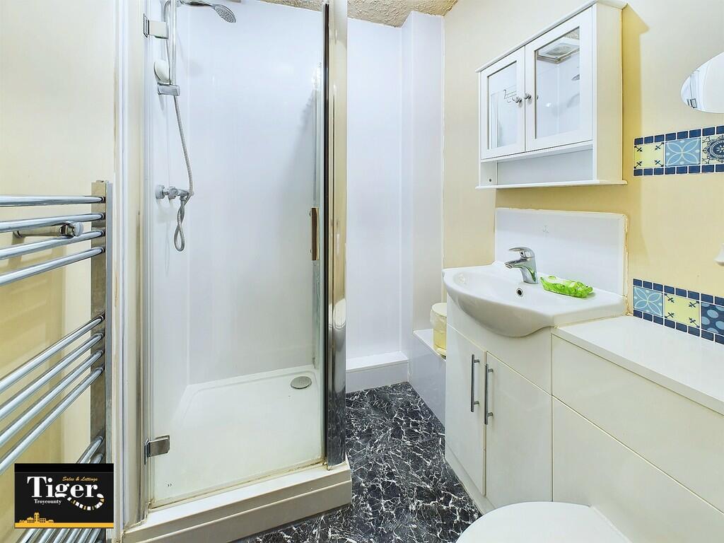 CAM02176G0-PR0395...