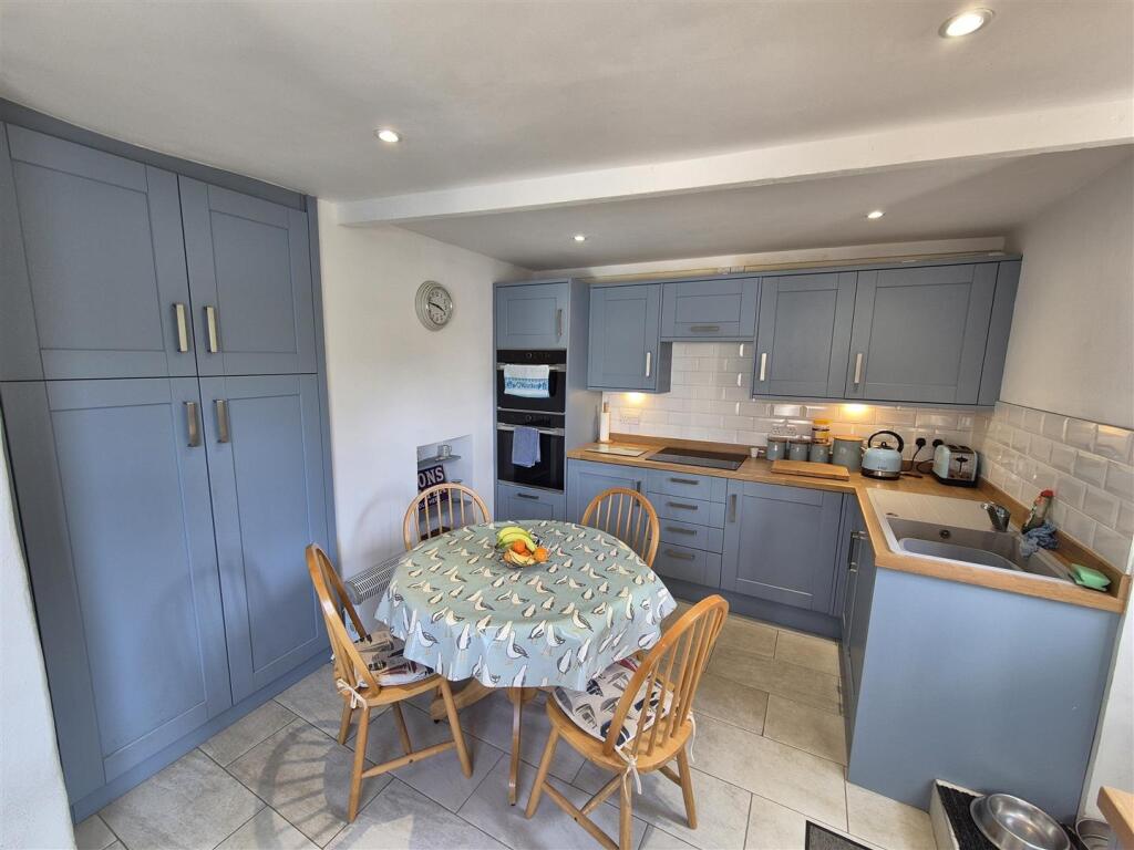 Kitchen dining room