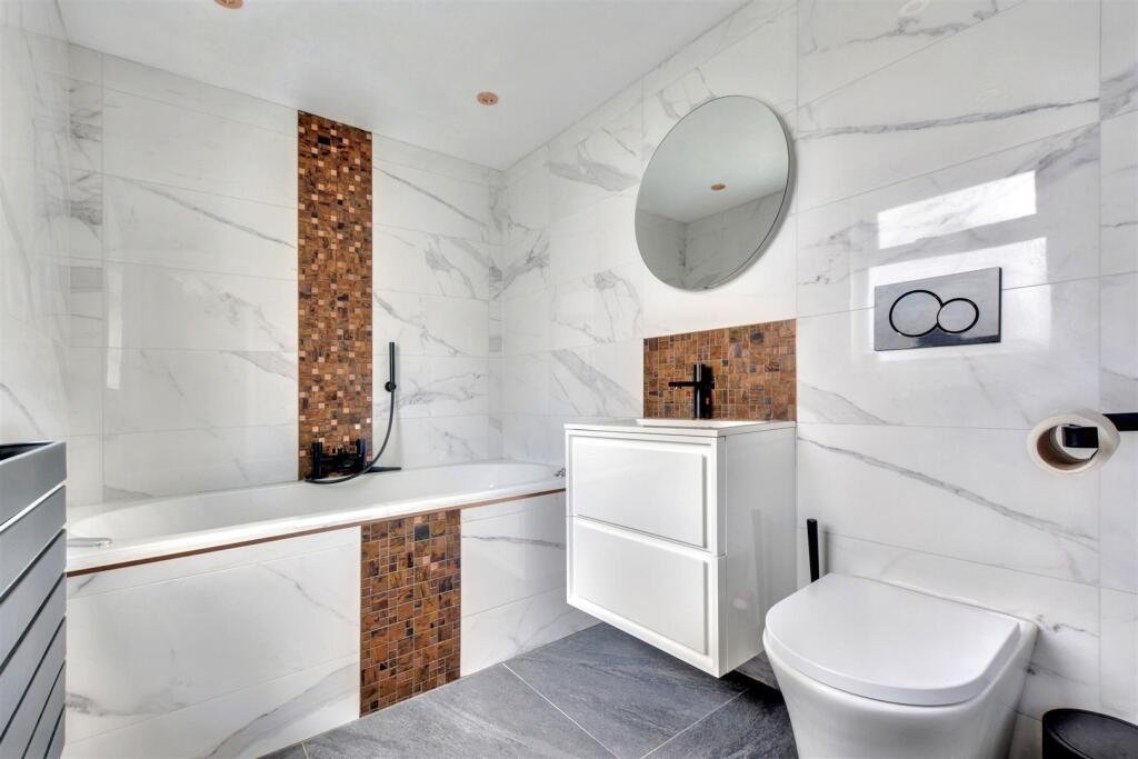 Ensuite.jpeg